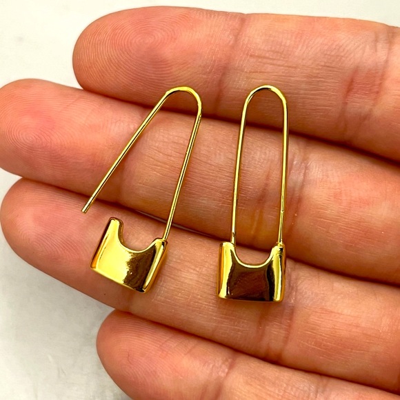 Gold Paperclip Lock Earrings Super Cute - Picture 1 of 4